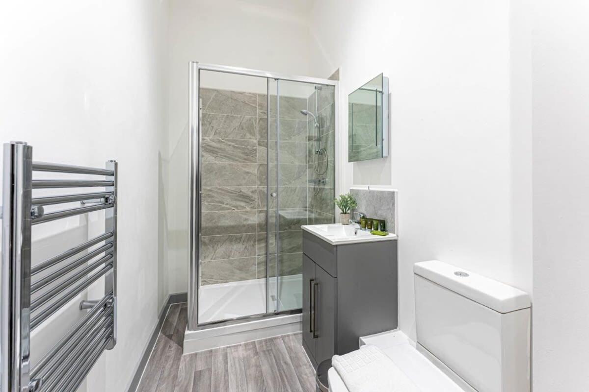 Modern 1 Bedroom Apartment In Dudley Brierley Hill Zewnętrze zdjęcie