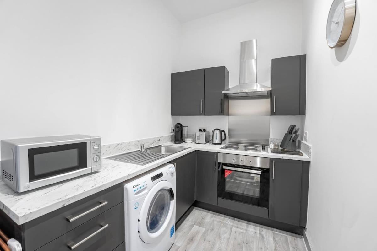 Modern 1 Bedroom Apartment In Dudley Brierley Hill Zewnętrze zdjęcie
