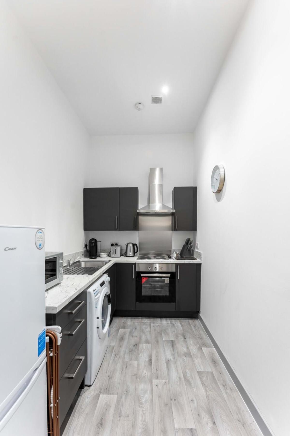 Modern 1 Bedroom Apartment In Dudley Brierley Hill Zewnętrze zdjęcie